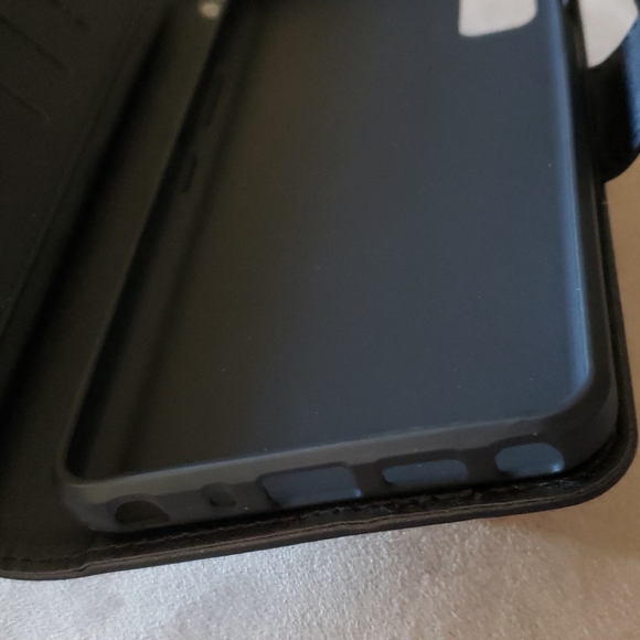 Cell Phone Case. - Picture 4 of 8